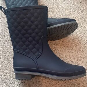 Children’s Blue Rain boots size 36/S. See photos for measurements.